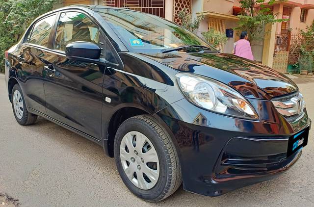 https://images10.gaadi.com/usedcar_image/3698752/original/img2926583__used_car_2926583_1701521146.jpg?imwidth=6400