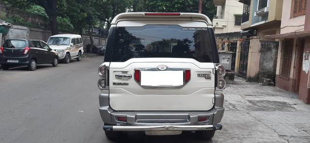 https://images10.gaadi.com/usedcar_image/3698753/original/processed_img2926584__used_car_2926584_1701506178.jpg?imwidth=6402