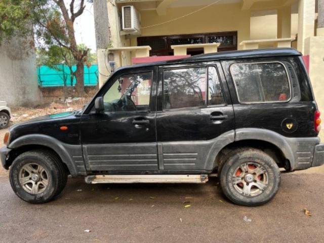 https://images10.gaadi.com/usedcar_image/3698755/original/processed_35f7a9e9-55ac-43f0-b3a2-340ea1f5ed8a.jpeg?imwidth=6402