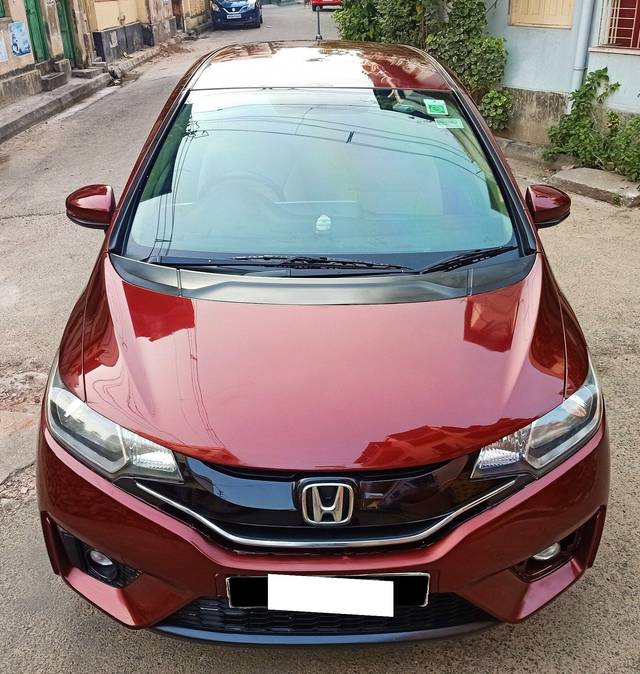 https://images10.gaadi.com/usedcar_image/3698756/original/processed_img2926586__used_car_2926586_1701520111.jpg?imwidth=6400
