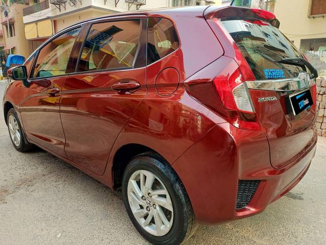 https://images10.gaadi.com/usedcar_image/3698756/original/processed_img2926586__used_car_2926586_1701520245.jpg?imwidth=6402