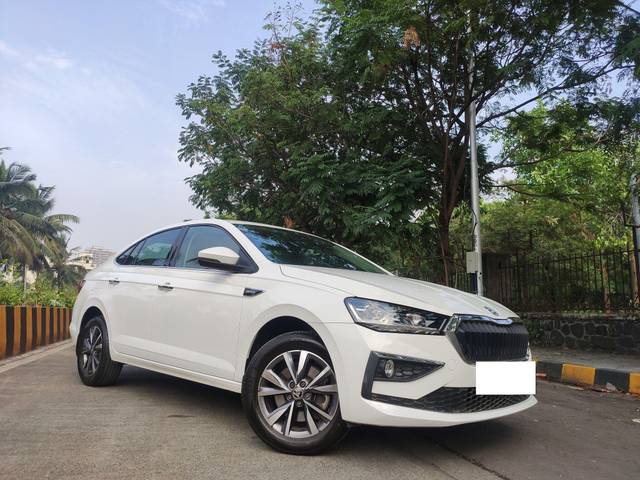 https://images10.gaadi.com/usedcar_image/3698757/original/processed_img2926587__used_car_2926587_1701513556.jpg?imwidth=6400