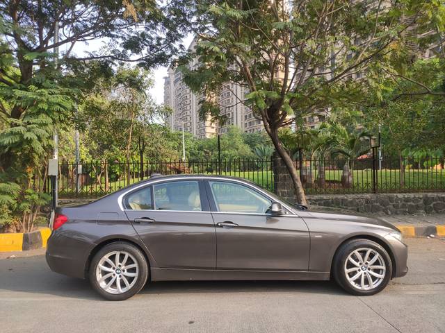 https://images10.gaadi.com/usedcar_image/3698770/original/img2926599__used_car_2926599_1701513018.jpg?imwidth=6401