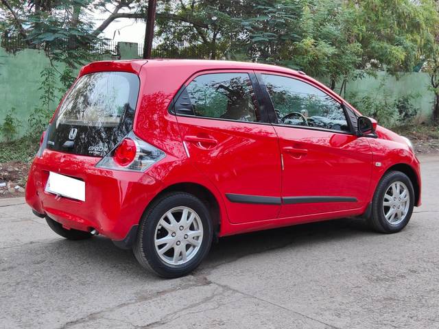 https://images10.gaadi.com/usedcar_image/3698772/original/processed_img2926601__used_car_2926601_1701758734.jpg?imwidth=6402