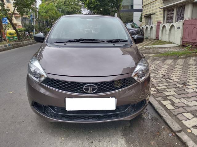 https://images10.gaadi.com/usedcar_image/3698801/original/processed_img2926622__used_car_2926622_1702013705.jpg?imwidth=6400