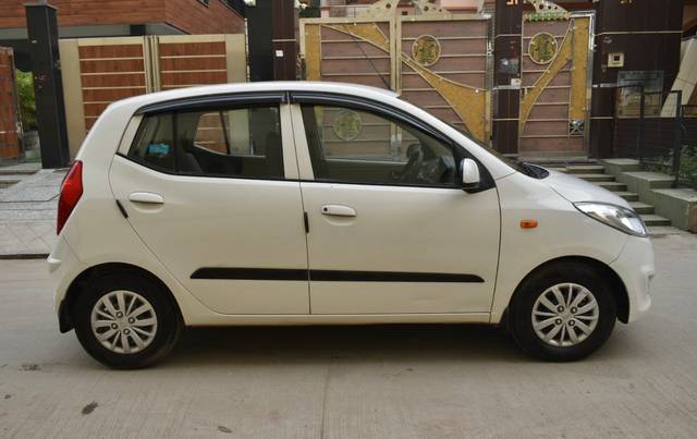 https://images10.gaadi.com/usedcar_image/3698867/original/img2926656__used_car_2926656_1701506397.jpg?imwidth=6401