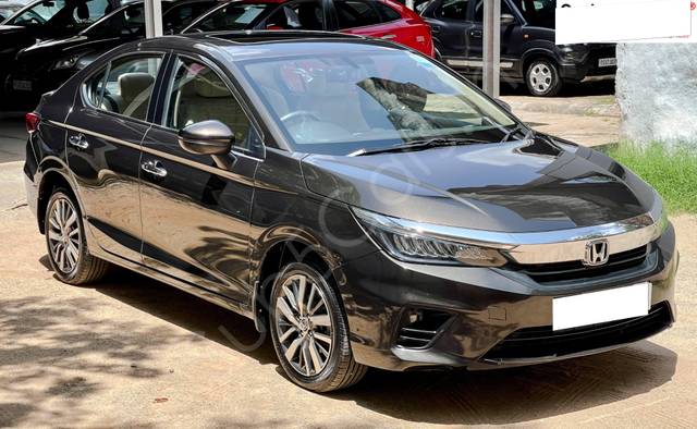 https://images10.gaadi.com/usedcar_image/3698874/original/processed_img2926662__usedcar_6_70641701506752_1701506765.jpeg?imwidth=6400