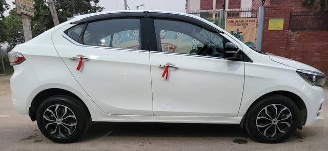 https://images10.gaadi.com/usedcar_image/3698892/original/processed_img2926670__used_car_2926670_1701507425.jpg?imwidth=6401