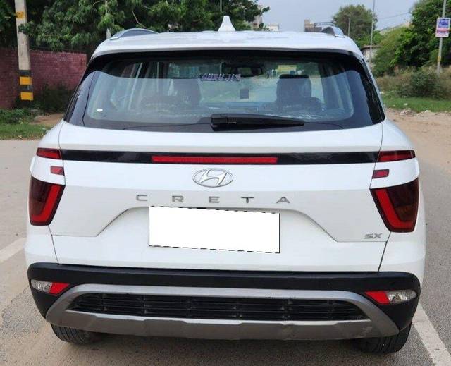 https://images10.gaadi.com/usedcar_image/3698898/original/processed_img2926672__used_car_2926672_1701507666.jpg?imwidth=6402