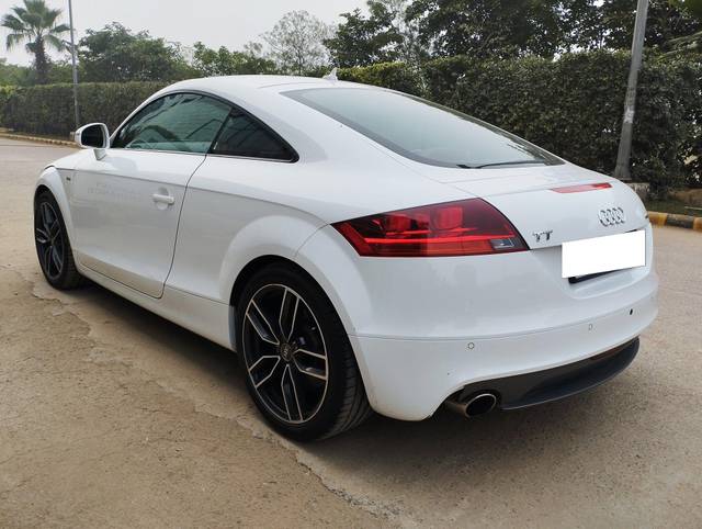 https://images10.gaadi.com/usedcar_image/3698912/original/processed_img2926680__used_car_2926680_1701508255.jpg?imwidth=6402