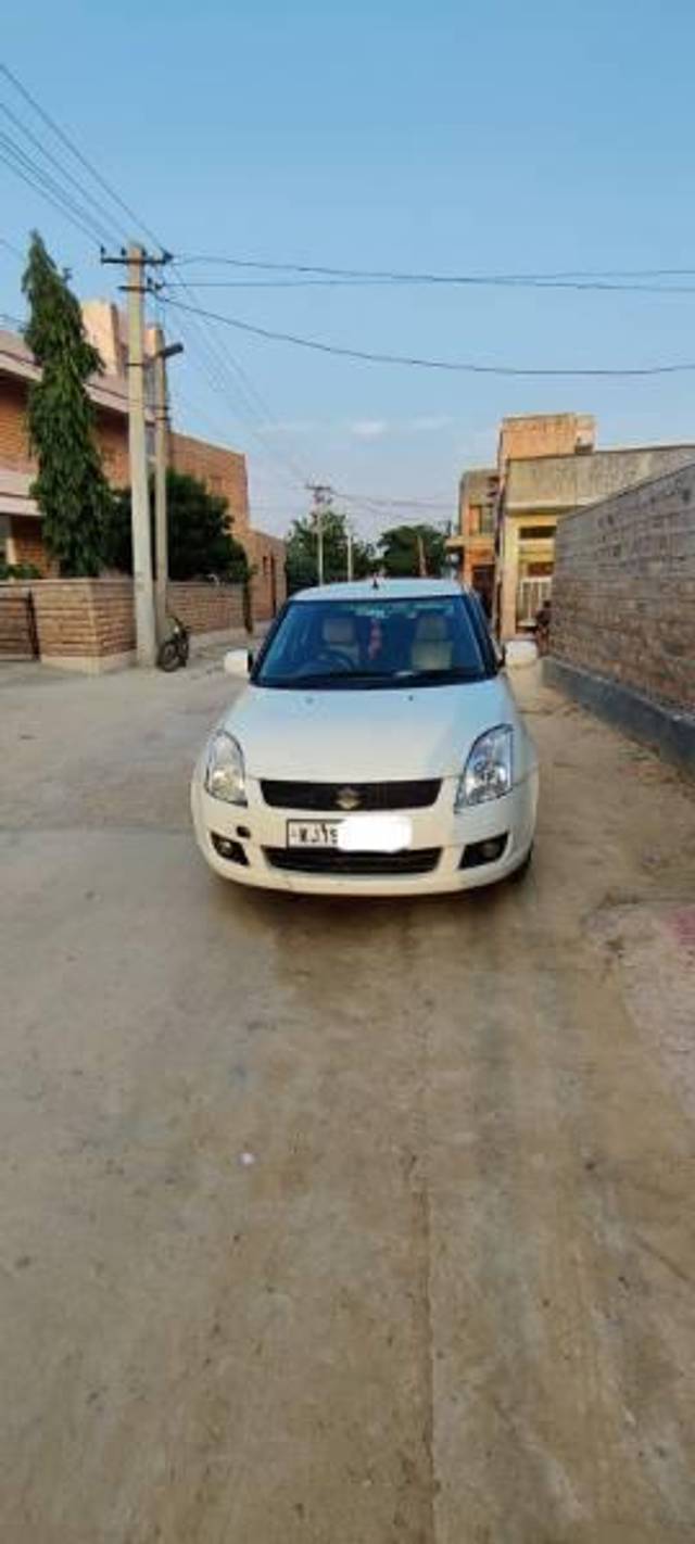 https://images10.gaadi.com/usedcar_image/3698919/original/processed_3a004ca6-e878-4b38-9e55-e764839ae9f9.jpg?imwidth=6402