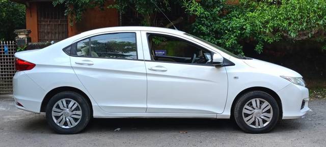 https://images10.gaadi.com/usedcar_image/3698927/original/processed_img2926690__used_car_2926690_1701508619.jpg?imwidth=6401