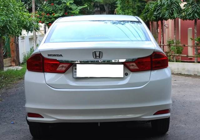 https://images10.gaadi.com/usedcar_image/3698927/original/processed_img2926690__used_car_2926690_1701508622.jpg?imwidth=6402