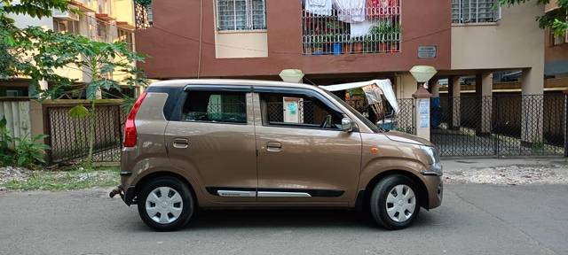 https://images10.gaadi.com/usedcar_image/3698936/original/processed_img2926694__used_car_2926694_1701508875.jpg?imwidth=6401
