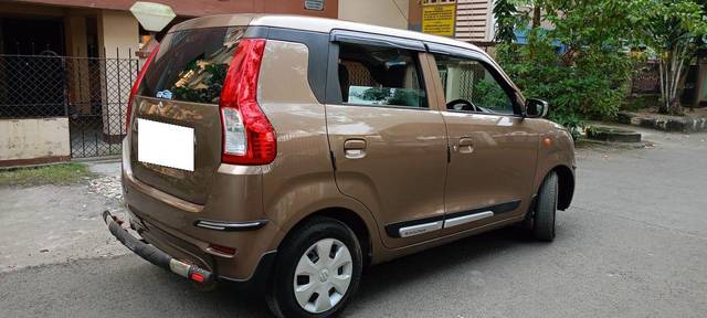 https://images10.gaadi.com/usedcar_image/3698936/original/processed_img2926694__used_car_2926694_1701508878.jpg?imwidth=6402