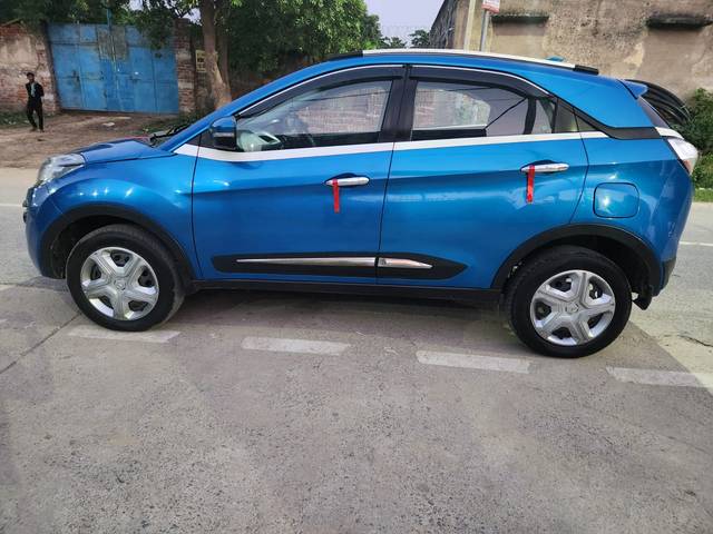 https://images10.gaadi.com/usedcar_image/3698941/original/img2926696__used_car_2926696_1701508930.jpg?imwidth=6402