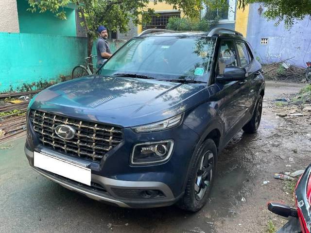 https://images10.gaadi.com/usedcar_image/3698943/original/processed_fb18fa0e-6237-4629-996b-ddc737de1ab6.jpg?imwidth=6400