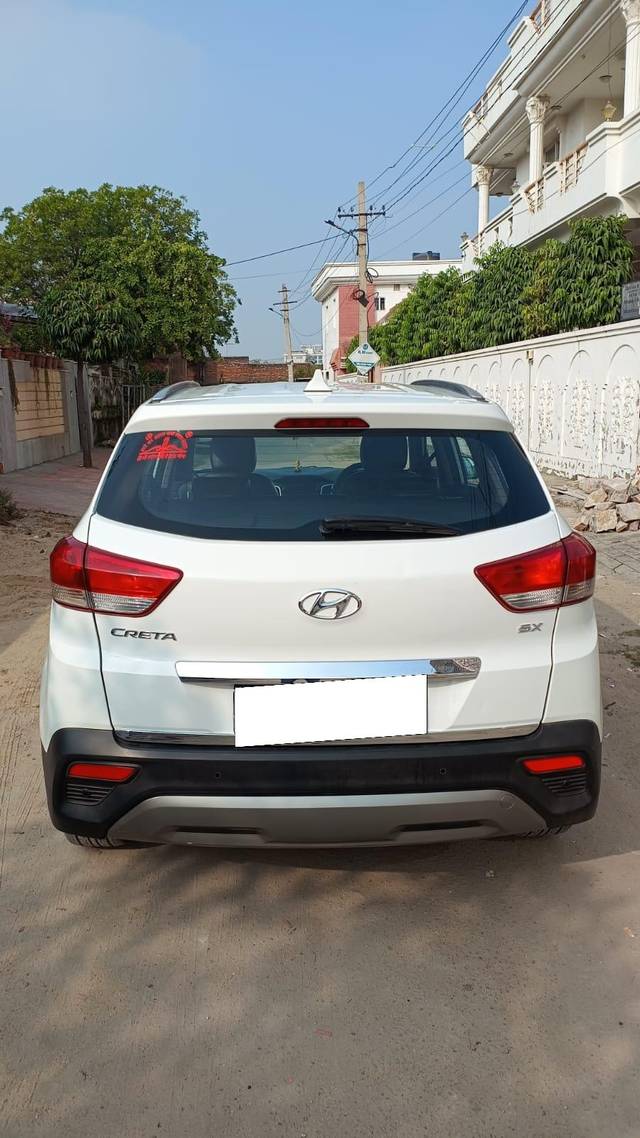 https://images10.gaadi.com/usedcar_image/3698945/original/processed_img2926699__used_car_2926699_1701509060.jpg?imwidth=6402