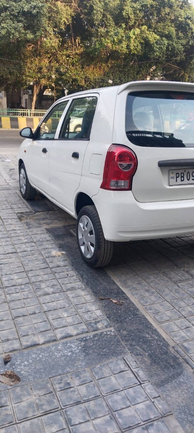 https://images10.gaadi.com/usedcar_image/3698983/original/595714__front_right_view-20231130110553.jpg?imwidth=6400