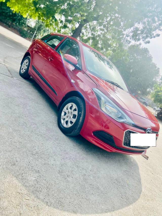 https://images10.gaadi.com/usedcar_image/3699021/original/processed_img2926745__used_car_2926745_1701511024.jpg?imwidth=6400