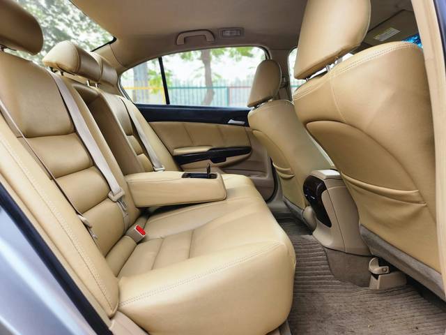 https://images10.gaadi.com/usedcar_image/3699064/original/img2926767__used_car_2926767_1701512355.jpg?imwidth=6402