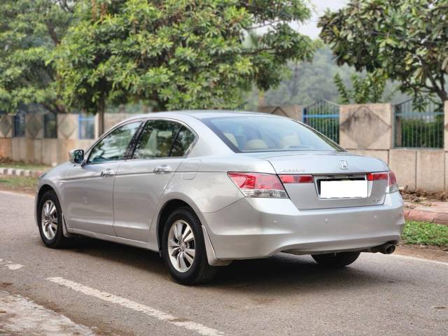 https://images10.gaadi.com/usedcar_image/3699064/original/processed_img2926767__used_car_2926767_1701512345.jpg?imwidth=6400
