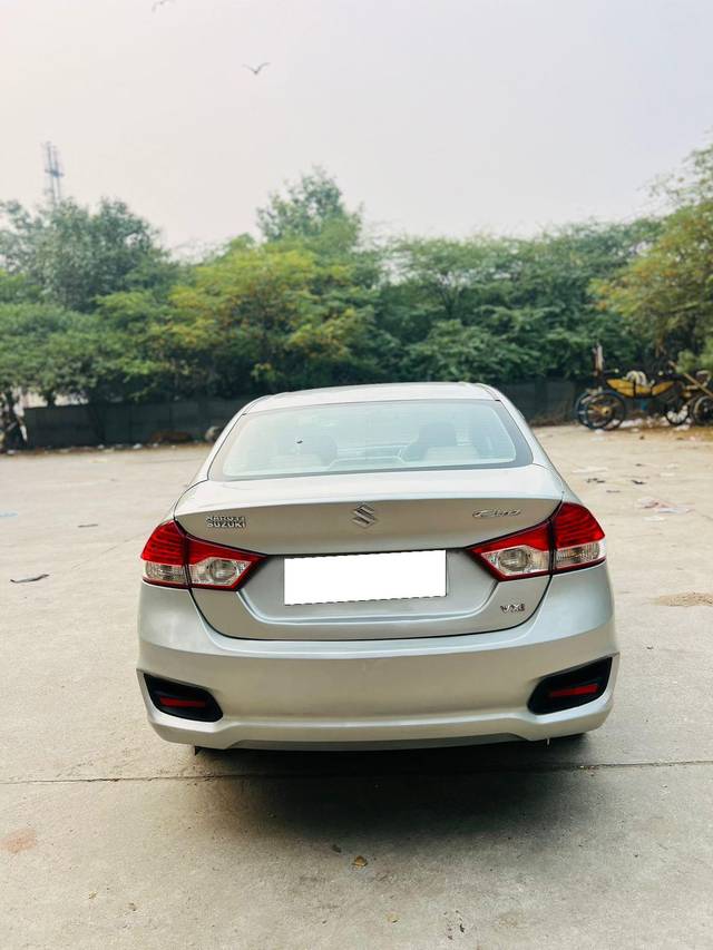 https://images10.gaadi.com/usedcar_image/3699110/original/processed_img2926799__used_car_2926799_1701513941.jpg?imwidth=6402