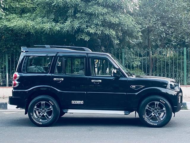 https://images10.gaadi.com/usedcar_image/3699112/original/processed_img2926800__used_car_2926800_1701514020.jpg?imwidth=6401