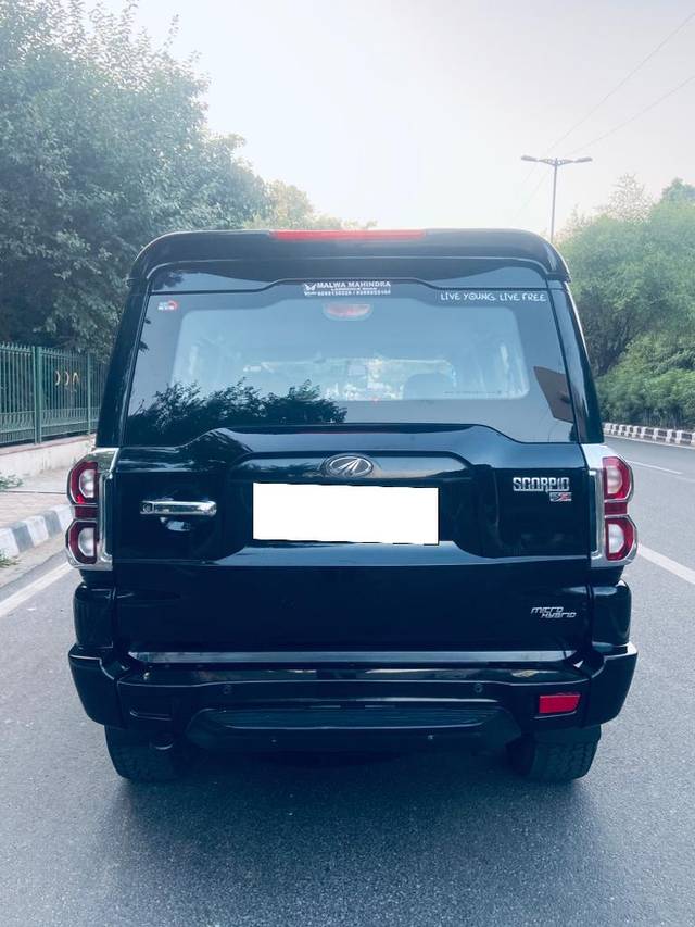 https://images10.gaadi.com/usedcar_image/3699112/original/processed_img2926800__used_car_2926800_1701514025.jpg?imwidth=6402
