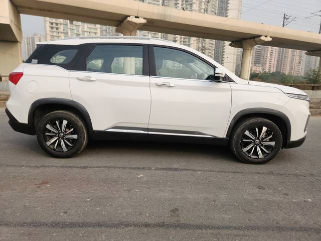 https://images10.gaadi.com/usedcar_image/3699114/original/img2926801__used_car_2926801_1701514087.jpg?imwidth=6401