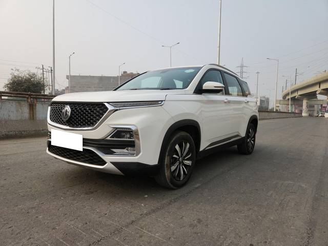 https://images10.gaadi.com/usedcar_image/3699114/original/processed_img2926801__used_car_2926801_1701514095.jpg?imwidth=6400