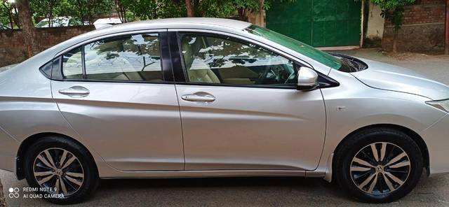https://images10.gaadi.com/usedcar_image/3699143/original/processed_img2926821__usedcar_img_20231202_wa0513_30581701514544_1701514603.jpg?imwidth=6401