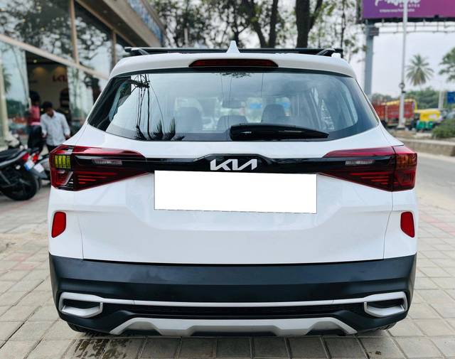 https://images10.gaadi.com/usedcar_image/3699163/original/processed_img2926829__used_car_2926829_1701515469.jpg?imwidth=6401