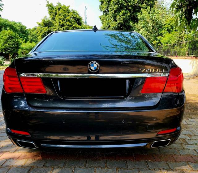 https://images10.gaadi.com/usedcar_image/3699165/original/processed_img2926830__used_car_2926830_1701515557.jpg?imwidth=6402