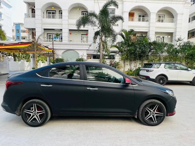 https://images10.gaadi.com/usedcar_image/3699176/original/processed_img2926835__used_car_2926835_1701515889.jpg?imwidth=6401