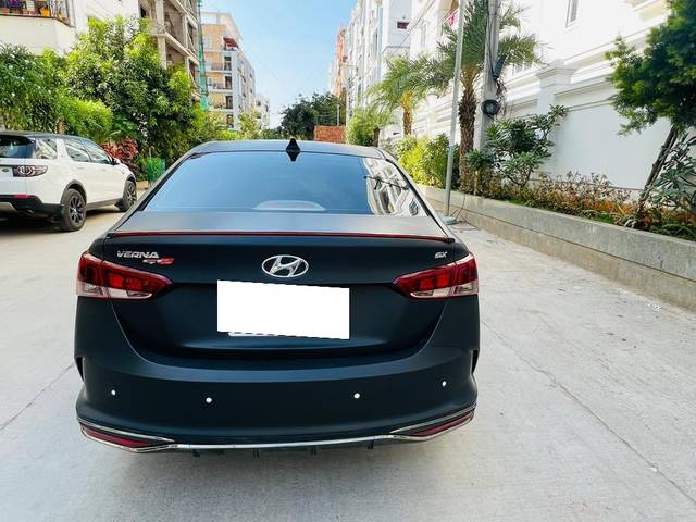 https://images10.gaadi.com/usedcar_image/3699176/original/processed_img2926835__used_car_2926835_1701515897.jpg?imwidth=6402