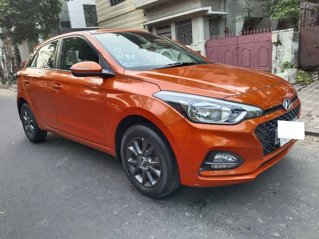 https://images10.gaadi.com/usedcar_image/3699177/original/processed_img2926836__used_car_2926836_1701515896.jpg?imwidth=6400