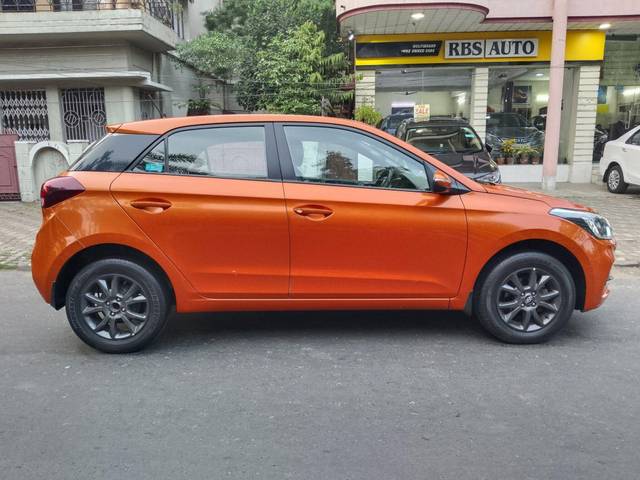https://images10.gaadi.com/usedcar_image/3699177/original/processed_img2926836__used_car_2926836_1701515898.jpg?imwidth=6401