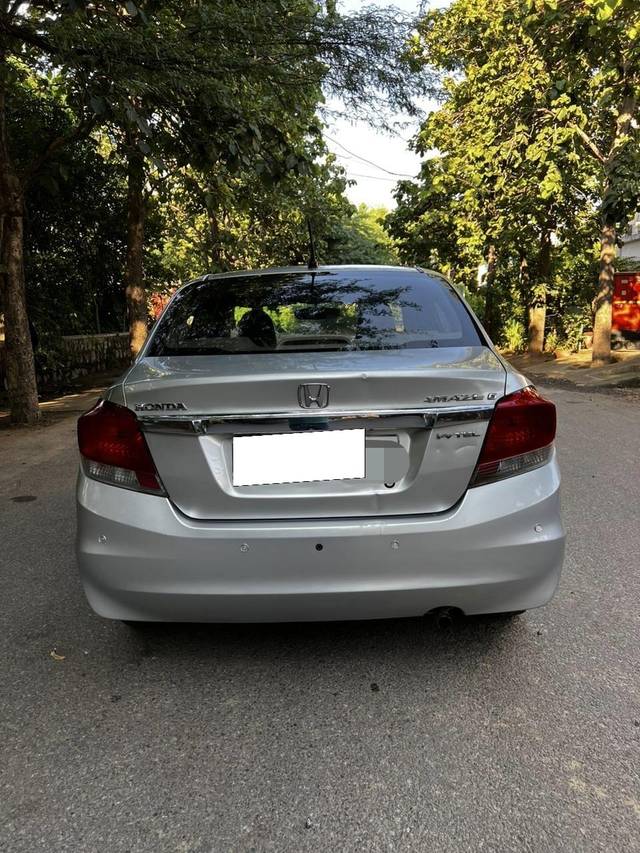 https://images10.gaadi.com/usedcar_image/3699188/original/processed_img2926843__usedcar_img_20231202_wa0570_30581701516182_1701516237.jpg?imwidth=6402