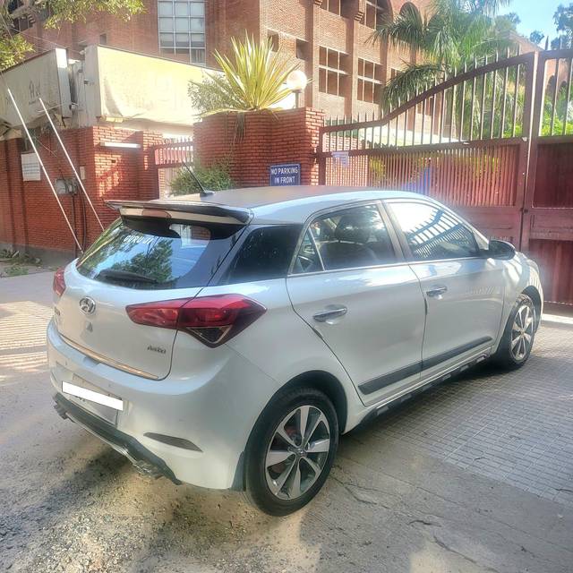 https://images10.gaadi.com/usedcar_image/3699193/original/processed_img2926845__used_car_2926845_1701516584.jpg?imwidth=6401