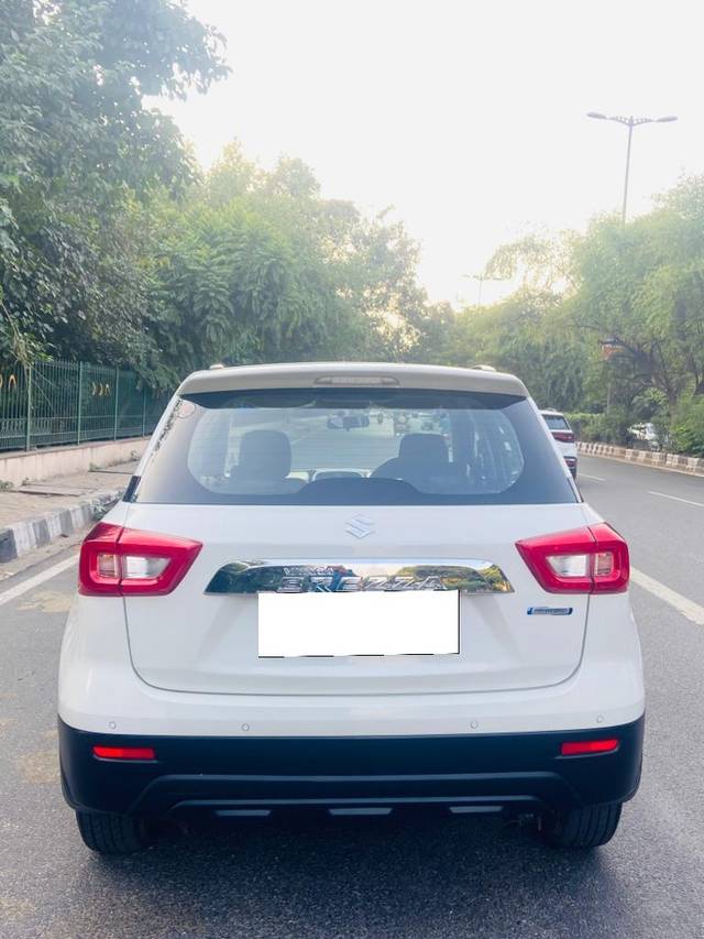https://images10.gaadi.com/usedcar_image/3699209/original/processed_img2926859__used_car_2926859_1701517056.jpg?imwidth=6402