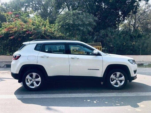 https://images10.gaadi.com/usedcar_image/3699216/original/processed_img2926864__used_car_2926864_1701517243.png?imwidth=6401