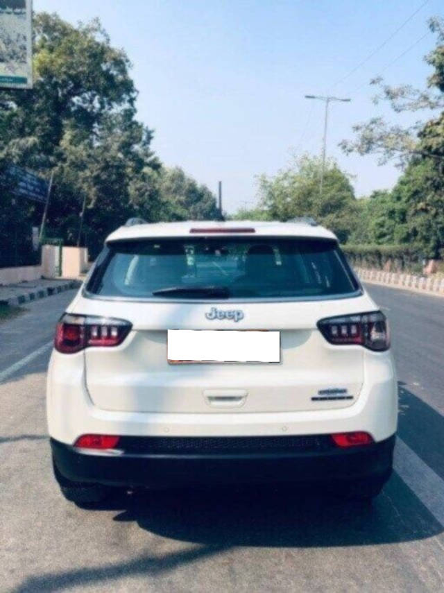 https://images10.gaadi.com/usedcar_image/3699216/original/processed_img2926864__used_car_2926864_1701517255.png?imwidth=6402