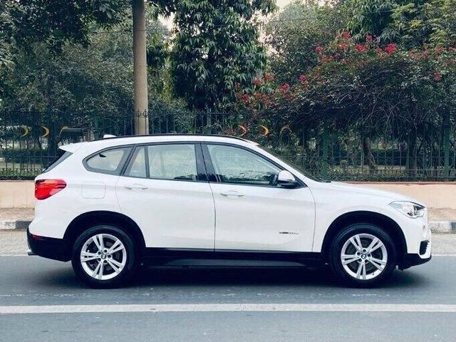https://images10.gaadi.com/usedcar_image/3699220/original/img2926866__used_car_2926866_1701517341.png?imwidth=6401