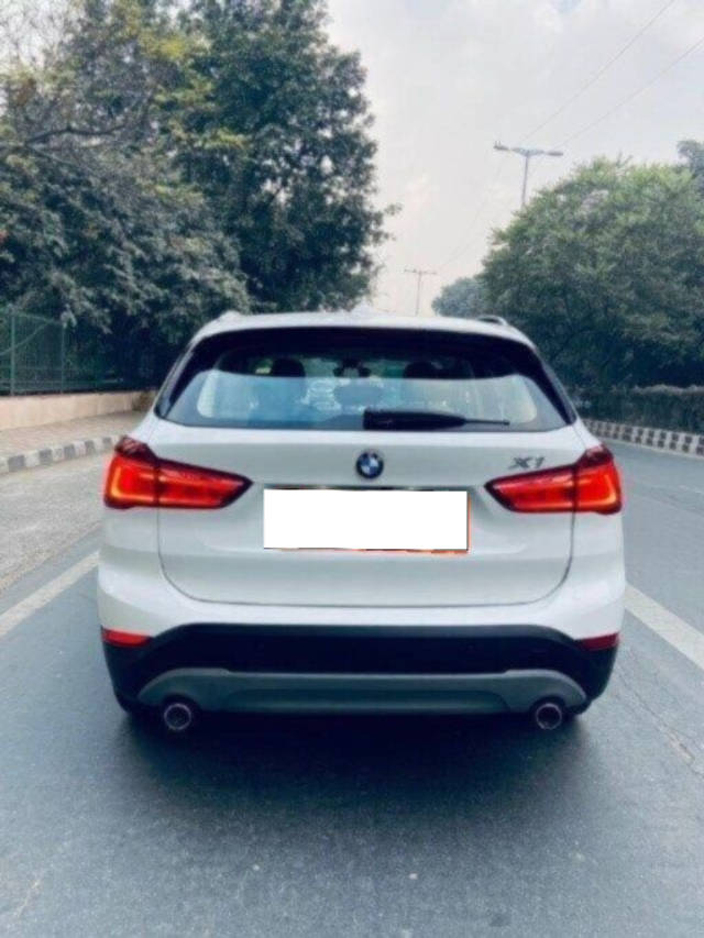 https://images10.gaadi.com/usedcar_image/3699220/original/processed_img2926866__used_car_2926866_1701517349.png?imwidth=6402