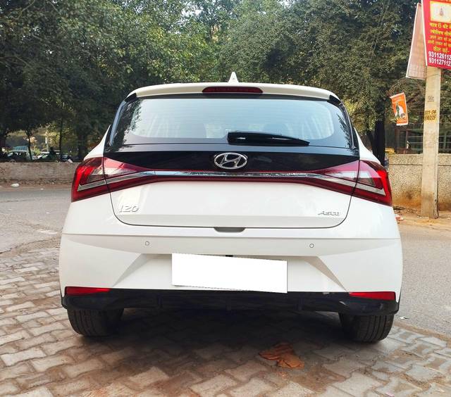 https://images10.gaadi.com/usedcar_image/3699237/original/processed_img2926875__used_car_2926875_1701517803.jpg?imwidth=6402