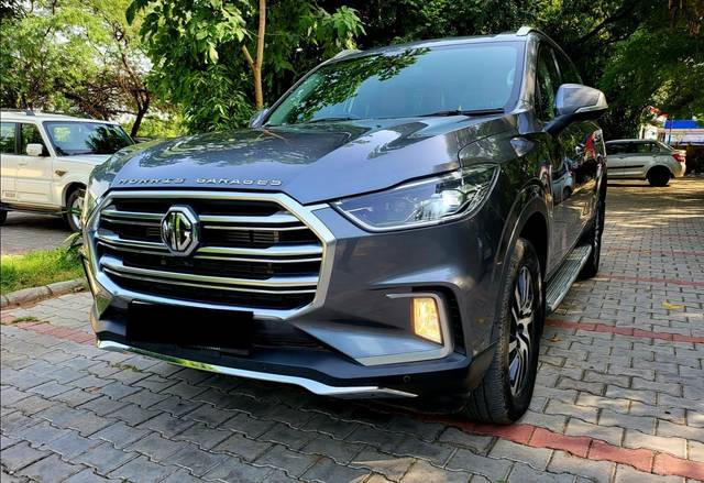 https://images10.gaadi.com/usedcar_image/3699274/original/processed_img2926892__used_car_2926892_1701518778.jpg?imwidth=6400