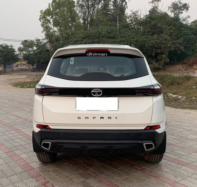 https://images10.gaadi.com/usedcar_image/3699335/original/processed_img2926931__used_car_2926931_1701520380.jpg?imwidth=6402