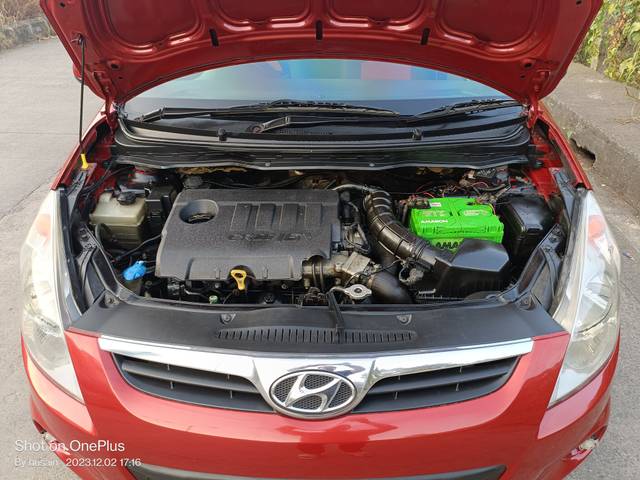 https://images10.gaadi.com/usedcar_image/3699342/original/img2926936__used_car_2926936_1701520680.jpg?imwidth=6402