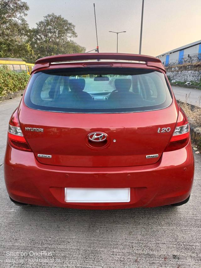 https://images10.gaadi.com/usedcar_image/3699342/original/processed_img2926936__used_car_2926936_1701520635.jpg?imwidth=6401